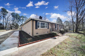 Cozy Ranch Hideaway 10 Min CLT Uptown w/EV charger